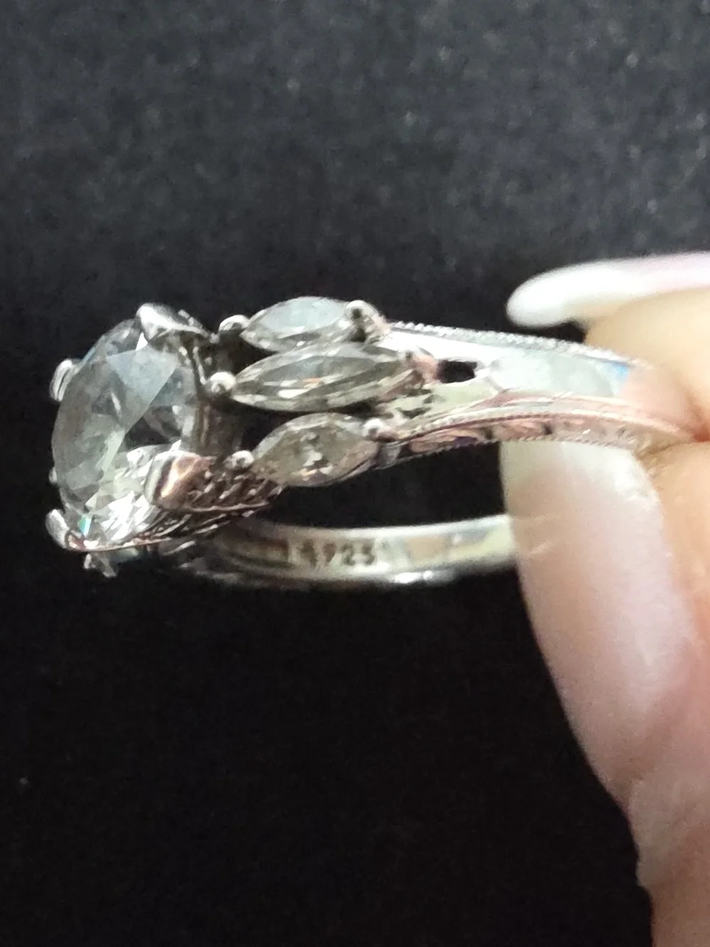 Elegant vintage Sterling Silver Cubic Zerconia engagement ring - Picture 4 of 5